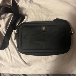 Lululemon 2L camera bag